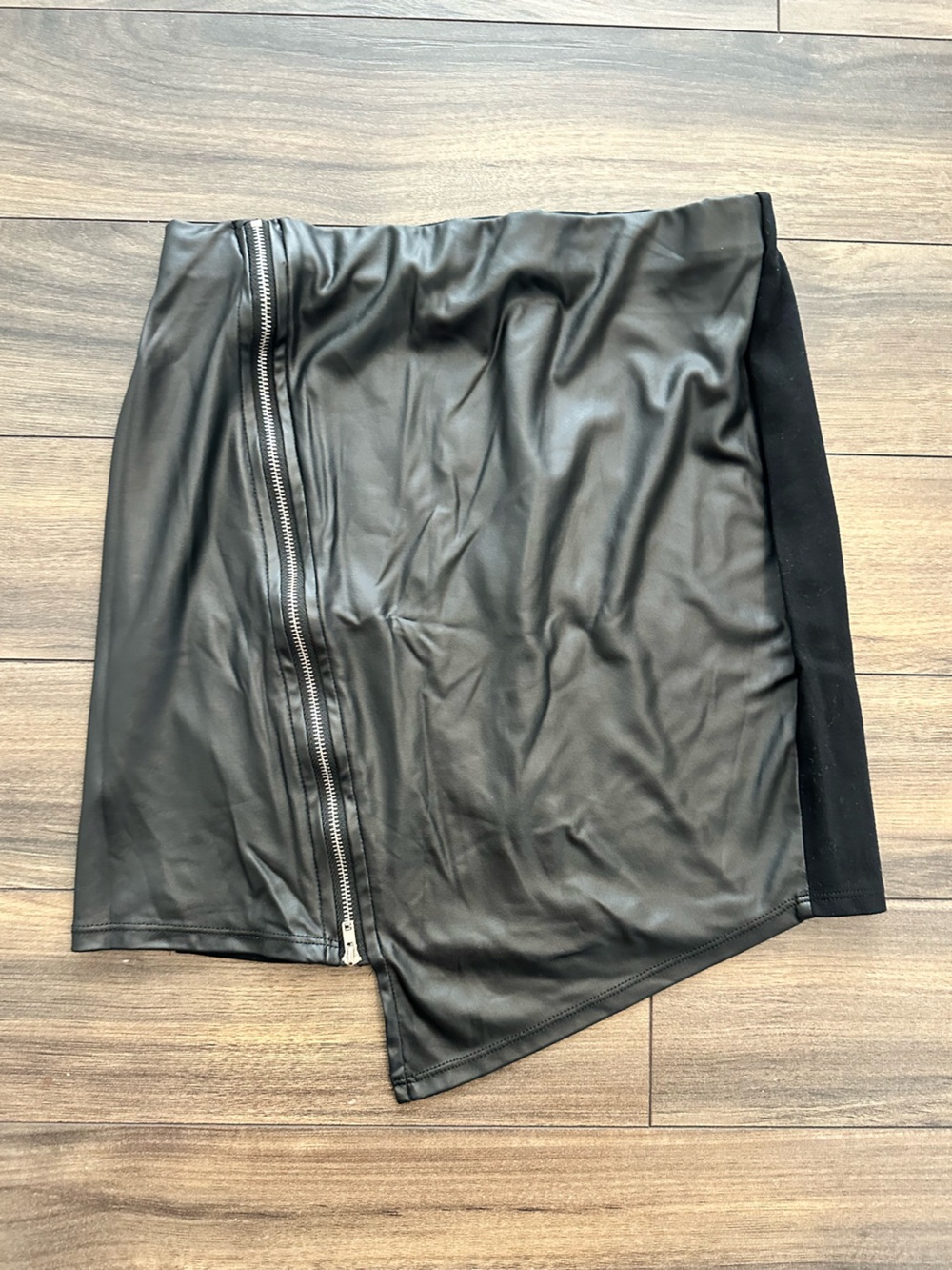 80s inspired Blk Faux Leather Mini Skirt w Silver Zip and Asymmetrical Hem